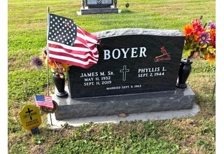 Customer memorial tribute honoring a veteran